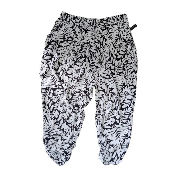French Laundry Floral Print Joggers Cropped Pants Rayon Black White Size 1X - Picture 9 of 14